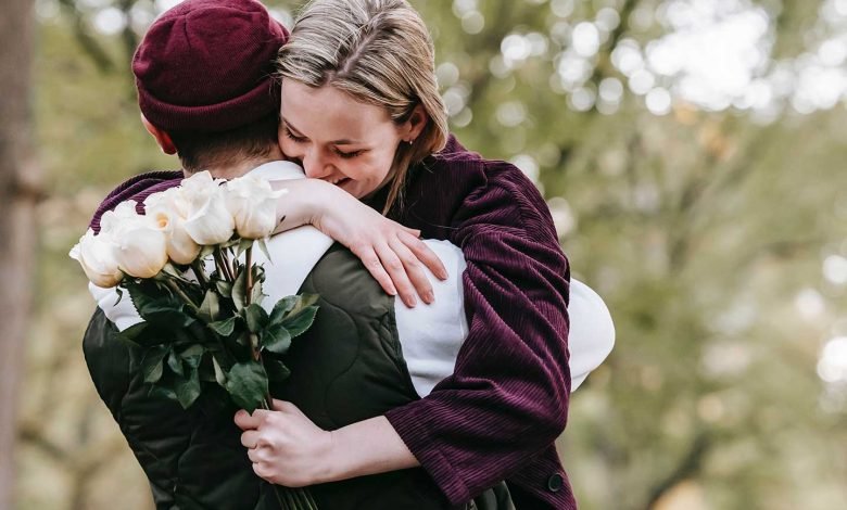 The Connection Between Flowers and Romance: How to Use Flowers to Express Love